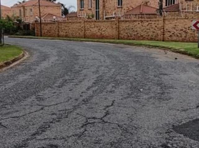 2 Bedroom House in Roodepoort North