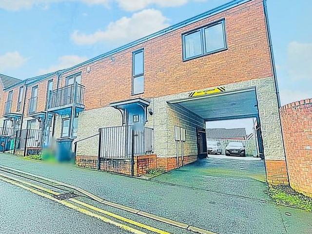 2 bedroom house in West Bromwich