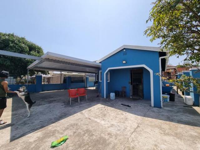 2 Bedroom House in Trenance Park