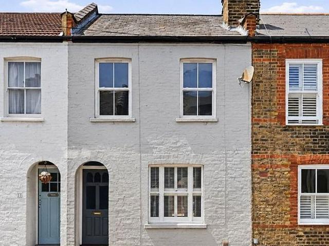 2 bedroom house in Twickenham