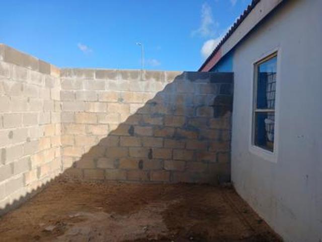 2 bedroom house on available in klapmuts