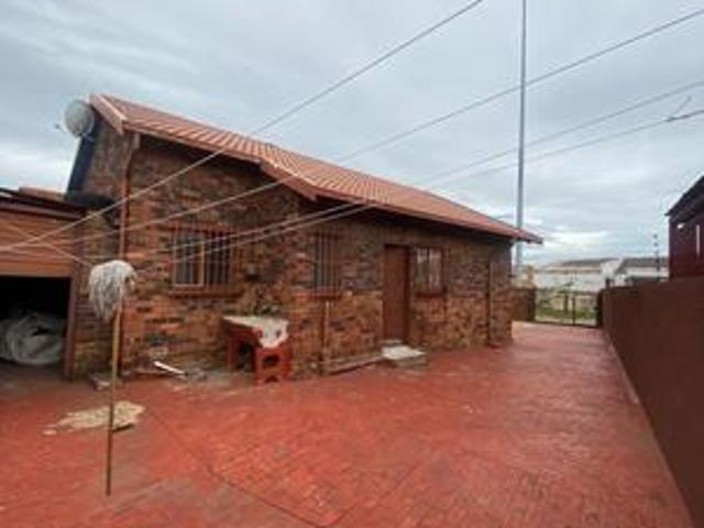 2 bedroom house on the market in tsa.