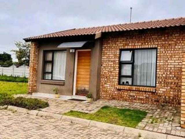 2 bedroom house on the market in dawn park