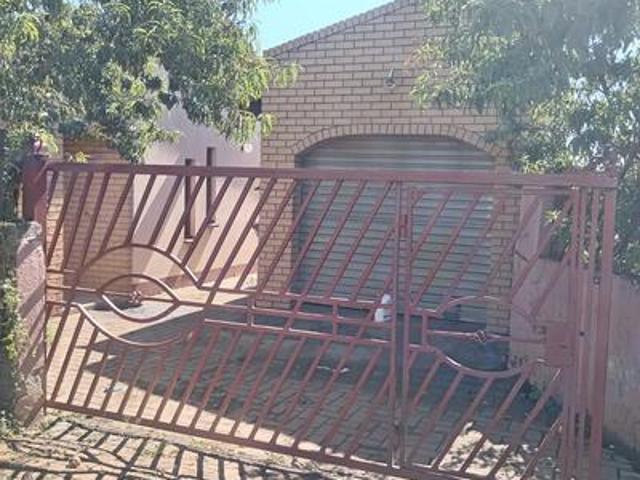 2 bedroom house on the market in mol.