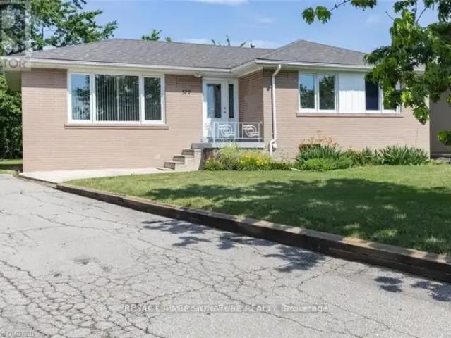 2 Bedroom House Oakville ON 105327131