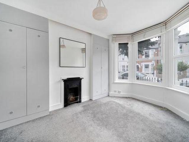 2 Bedroom House London England 104648591