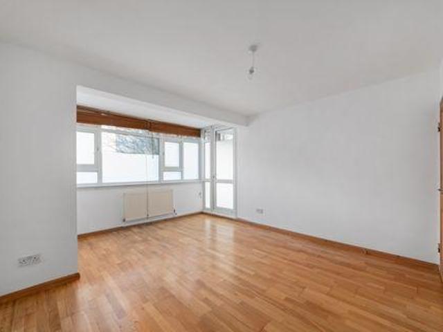 2 Bedroom House London England 105647225