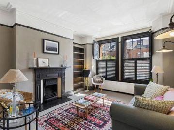 2 Bedroom House London England 102151399