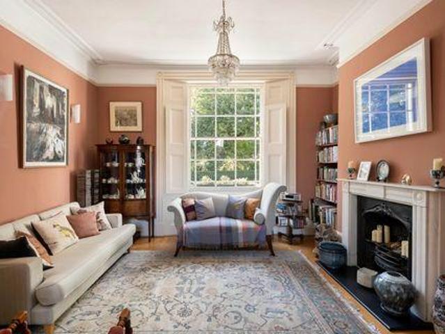 2 Bedroom House London England 98475443