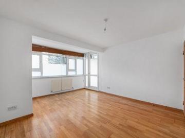 2 Bedroom House London England 98475813