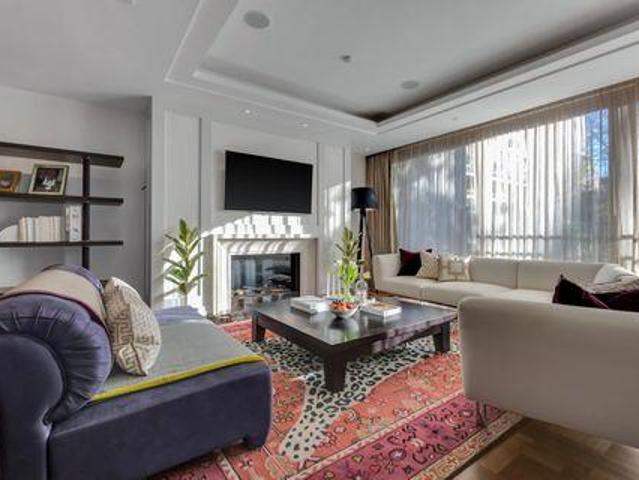 2 Bedroom House London England LS98386589
