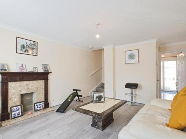 2 Bedroom House London Greater London 101231867