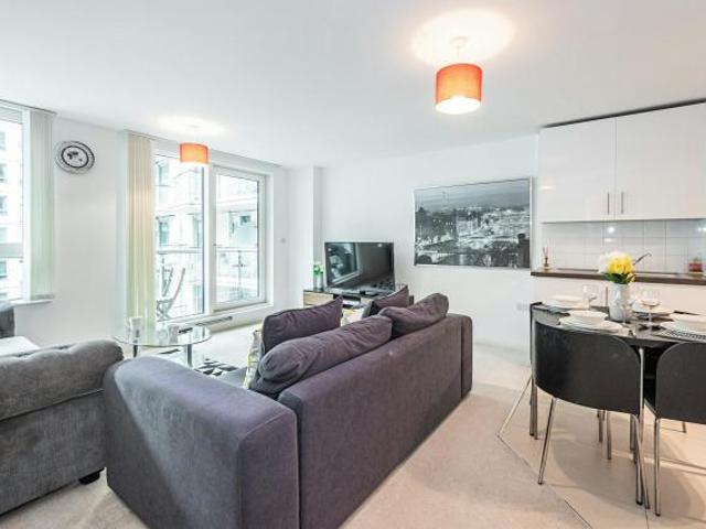 2 Bedroom House London London 77601443
