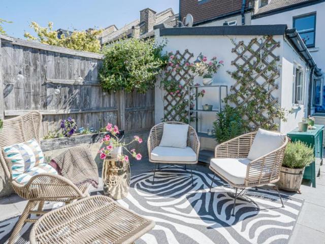 2 Bedroom House London London 92023369