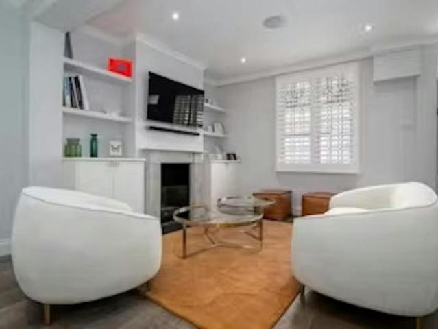 2 Bedroom House London London 101587703