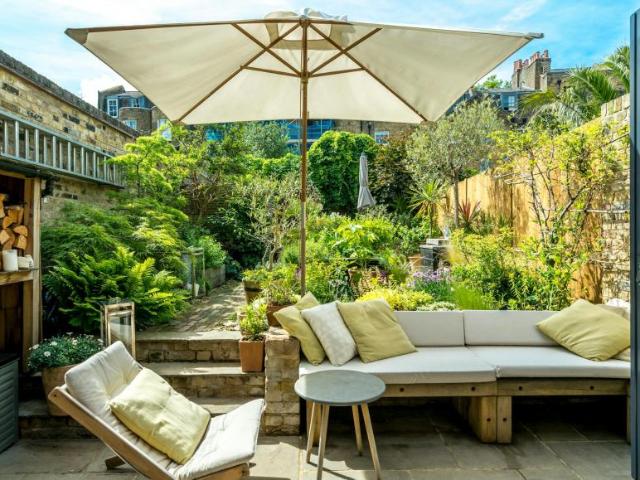 2 Bedroom House London London 103880305