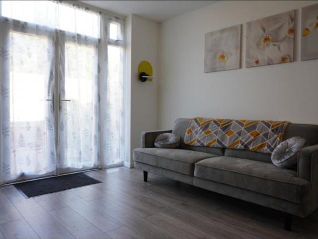 2 Bedroom House London London LS71035862