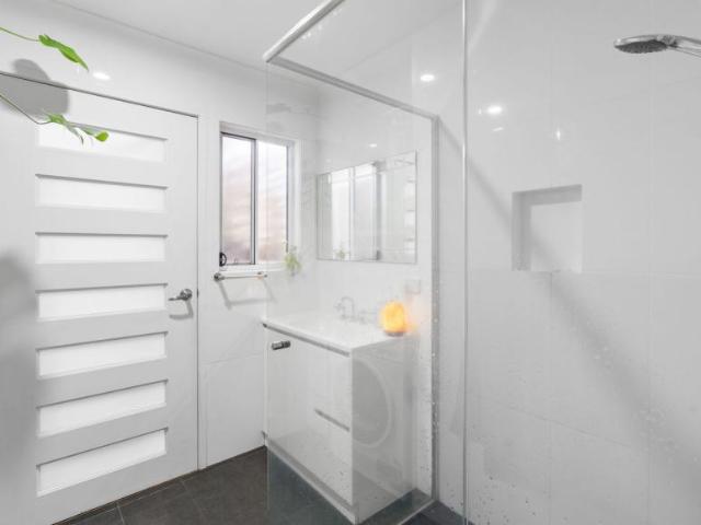 2 Bedroom House MOLENDINAR QLD 104894260