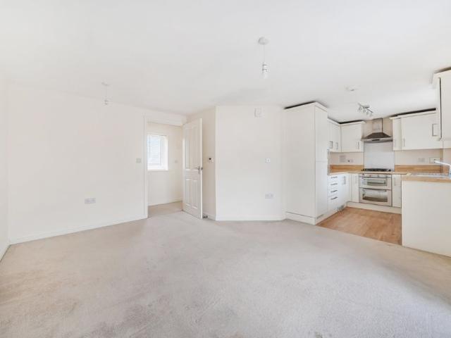 2 Bedroom House Maisonette To Rent in Kingsnorth