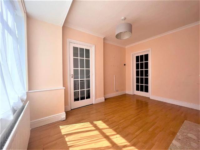 2 bedroom house mid terrace