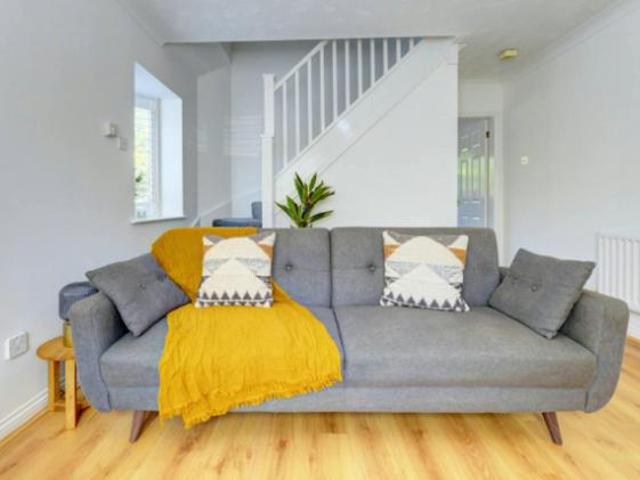 2 Bedroom House Milton Keynes Milton Keynes 75696357