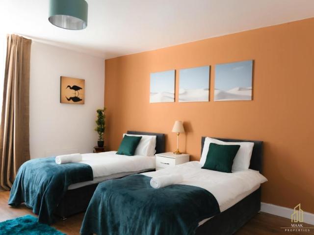 2 Bedroom House Minehead Minehead LS100672109