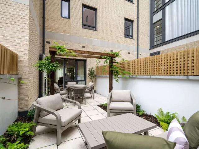 2 Bedroom House Notting Hill London 102596455