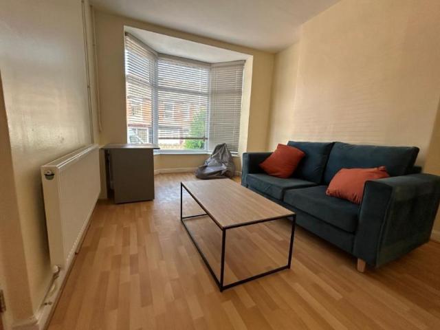 2 bedroom House share To Let