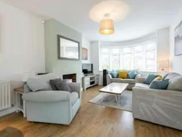 2 Bedroom House Stockport Stockport 104002571