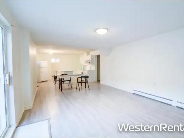 2 Bedroom House Surrey BC 105072169