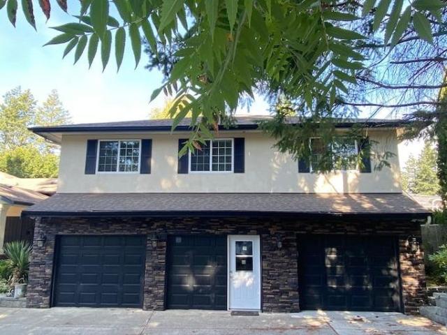 2 Bedroom House Surrey BC 105087314