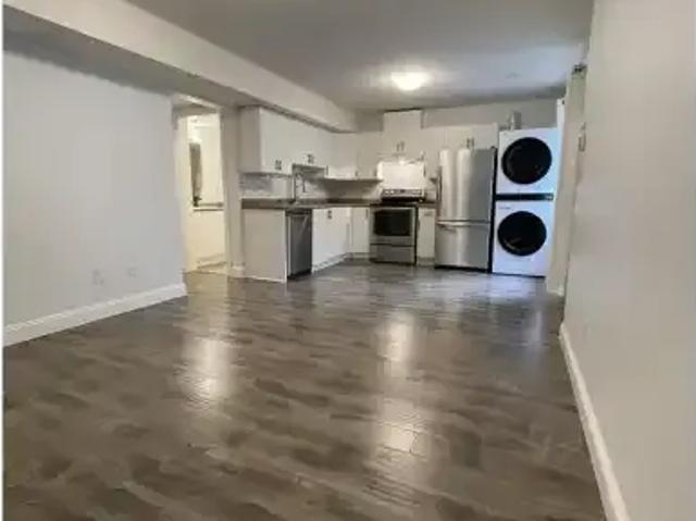 2 Bedroom House Surrey BC 105198724