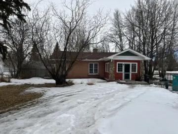 Sylvan Lake, Alberta - Garden, Parking