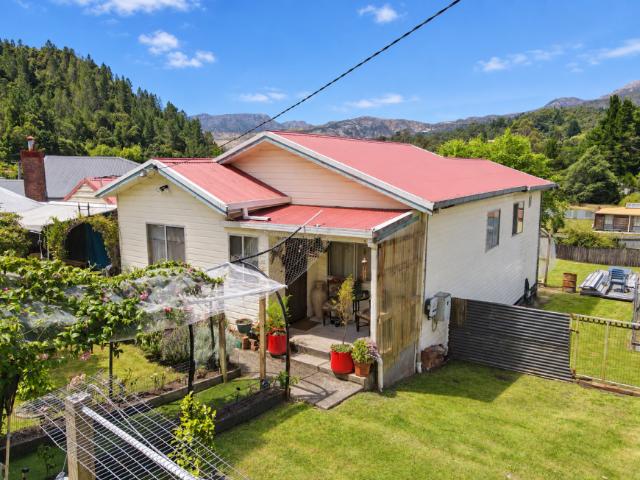 2 Bedroom House Queenstown TAS 106076332