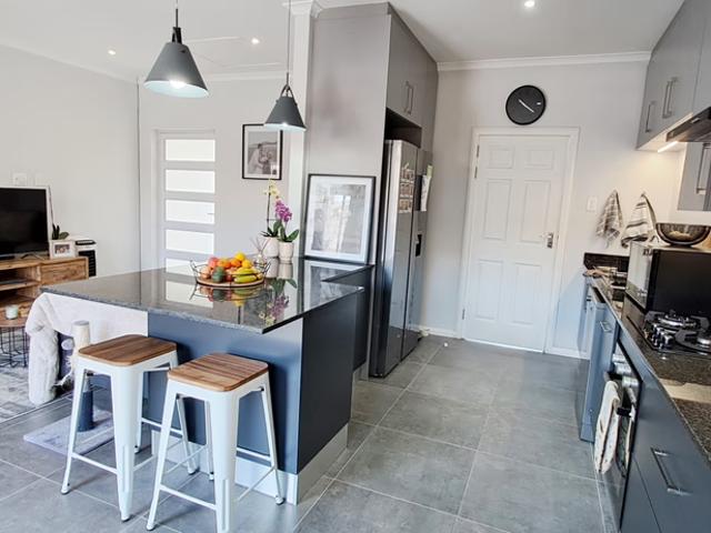 2 Bedroom House Rented in Lovemore Park