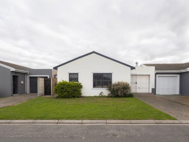 2 Bedroom House Rented in Stratford Green | LIONLEAD Real Estate