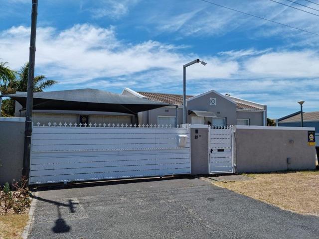 2 Bedroom house rented in Table View, Blouberg