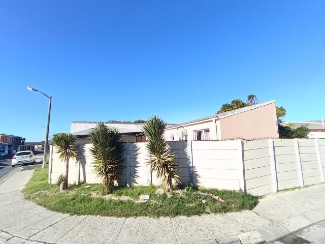 2 Bedroom house rented in Westridge, Mitchells Plain