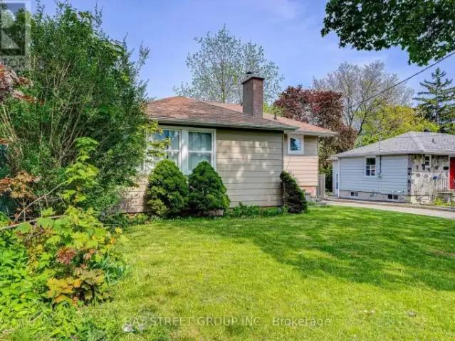 2 Bedroom House Richmond Hill ON 103695276