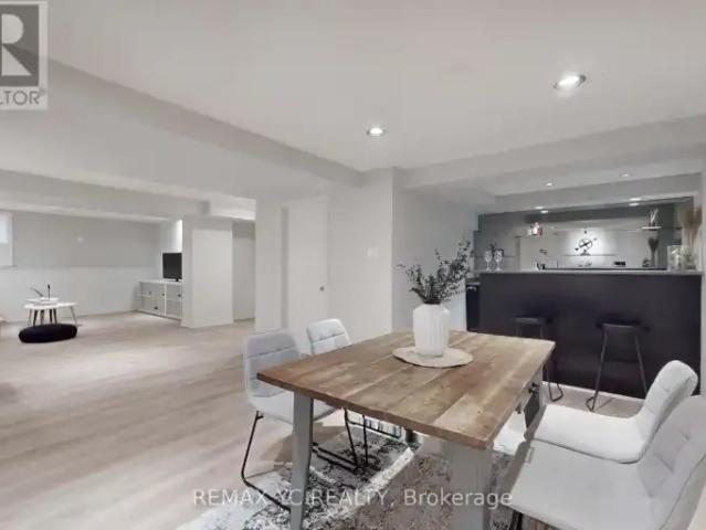 2 Bedroom House Richmond Hill ON 105281909