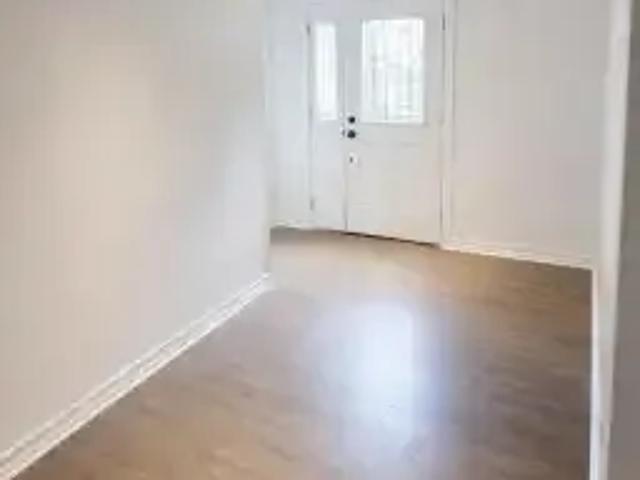 2 Bedroom House Richmond Hill ON LS102701556