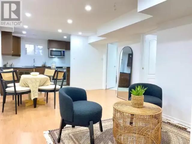 2 Bedroom House Richmond Hill ON LS105048126