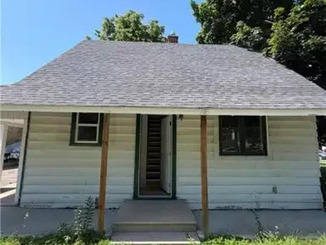 2 Bedroom House Waterloo ON 104257337