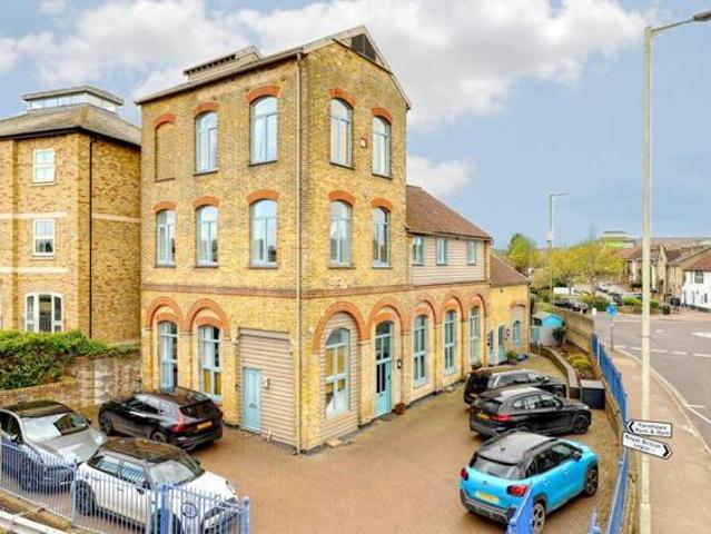 2 Bedroom House Ware Hertfordshire 101674874