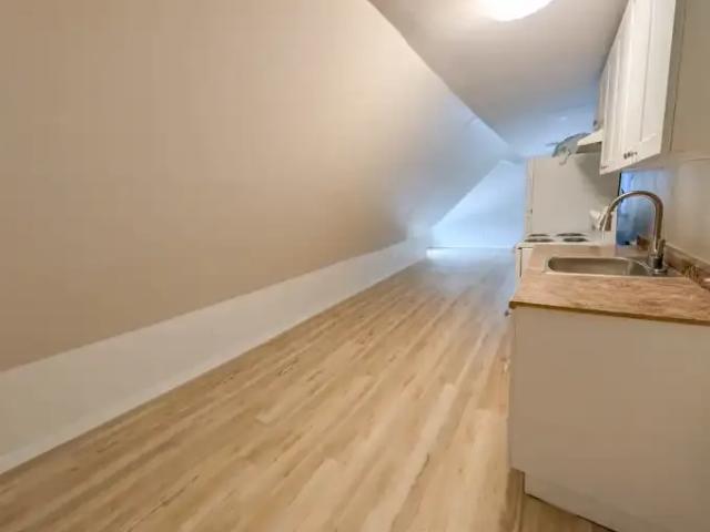 2 Bedroom House Welland ON 102846432