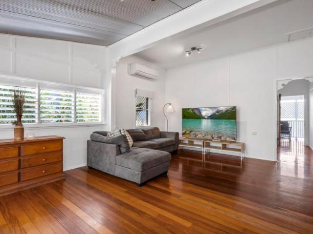 2 Bedroom House West End, 105719388