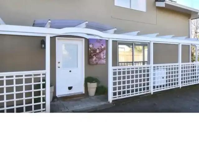 2 Bedroom House White Rock BC LS101878345
