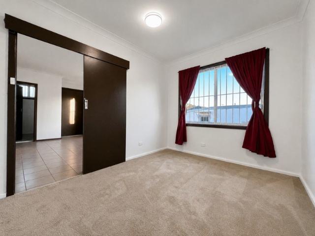 2 Bedroom House with 1 Bathroom in Tempe option to be furnished