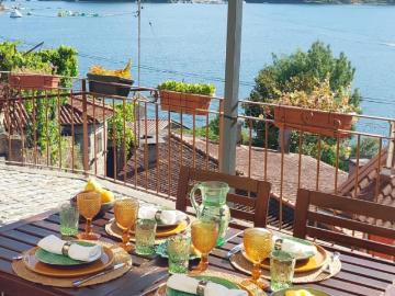 2 bedroom house, with outdoor area