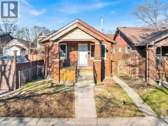 2 Bedroom House Windsor ON 103542370